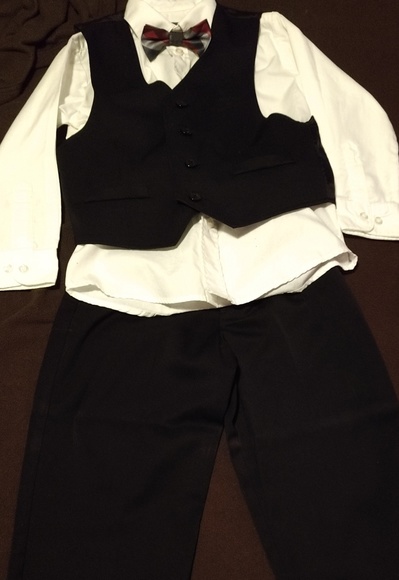 Kenneth Cole Reaction 3 piece suit - Picture 1 of 4
